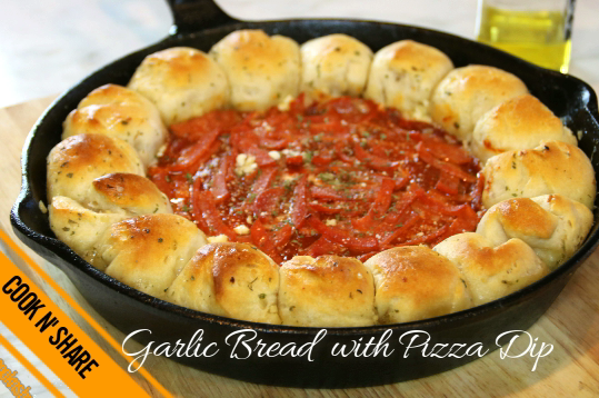 garlic bread with pizza dip