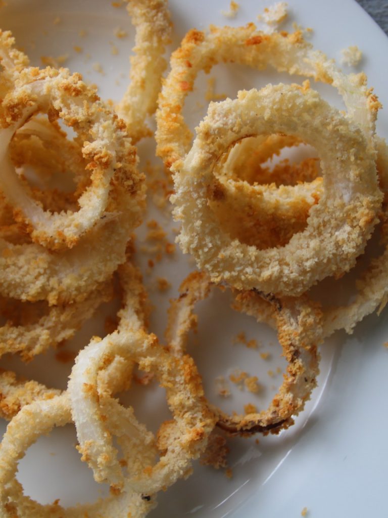 Fried onion rings (& VIDEO!) - Homemade onion ring recipe